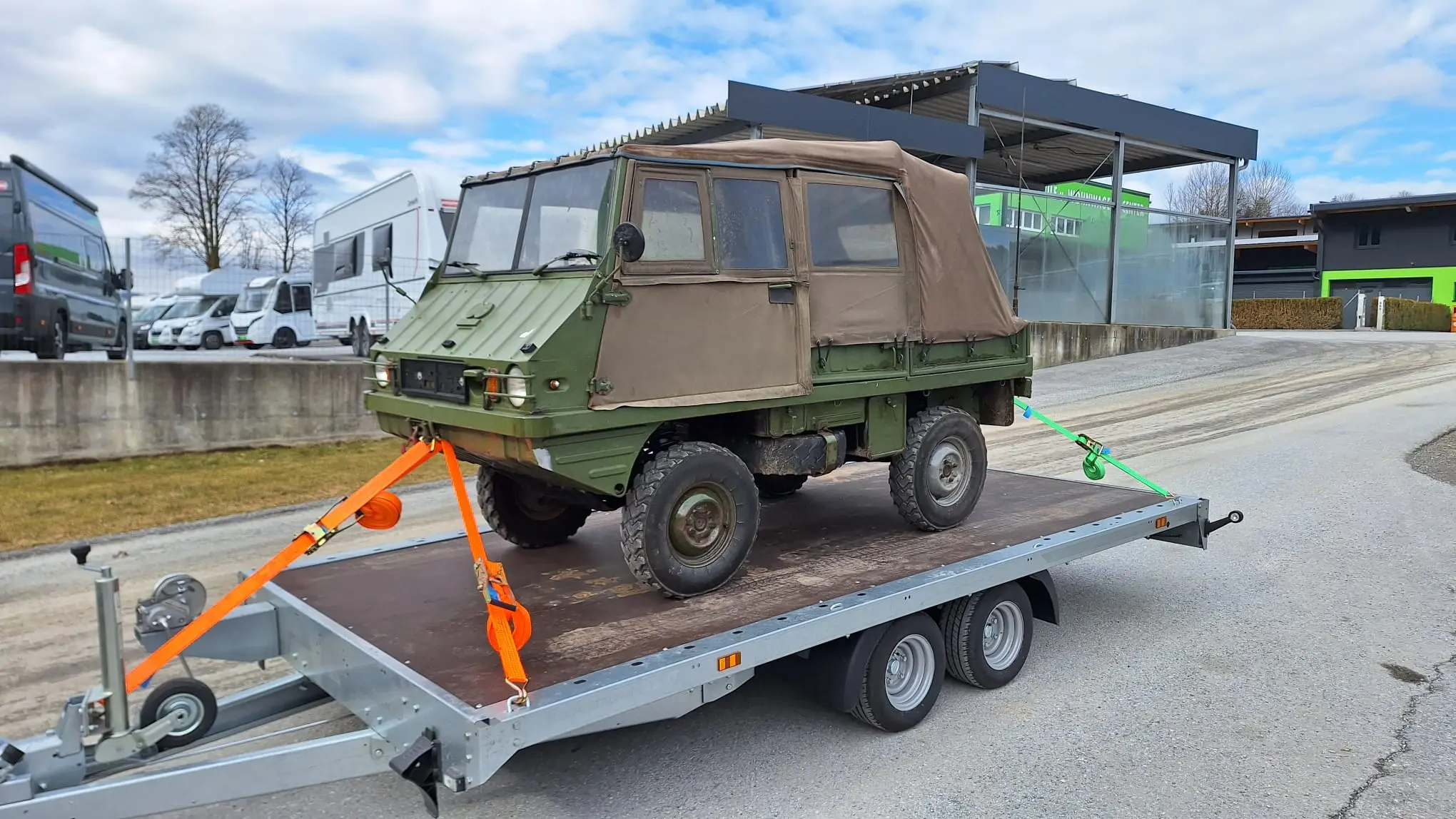Anhänger mit LKW